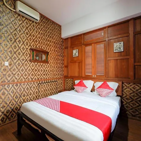 Oyo 4016 Tan Jokteng Guest House